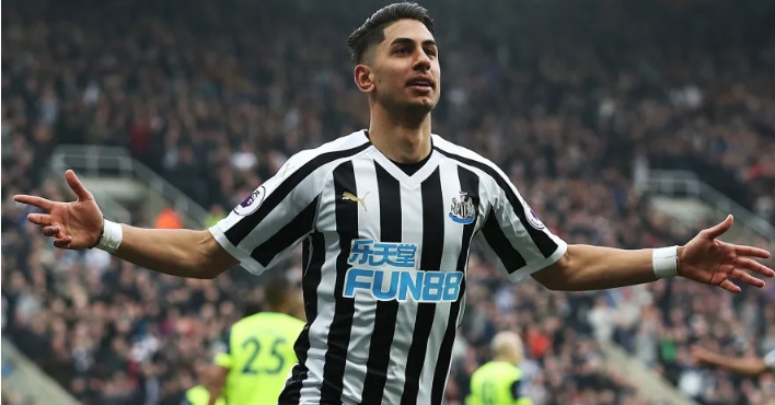 7. Ayoze Perez (Newcastle, Leicester City): 40 bàn. Khoác đến hai màu áo tại giải đấu cao nhất xứ sở sương mù, tiền đạo 26 tuổi sở hữu số pha lập công cũng rất ấn tượng.