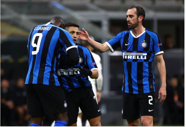 Theo nguồn tin từ Tuttosport, hiện tại Godin đang cân nhắc việc chuyển đến Manchester United thi đấu.