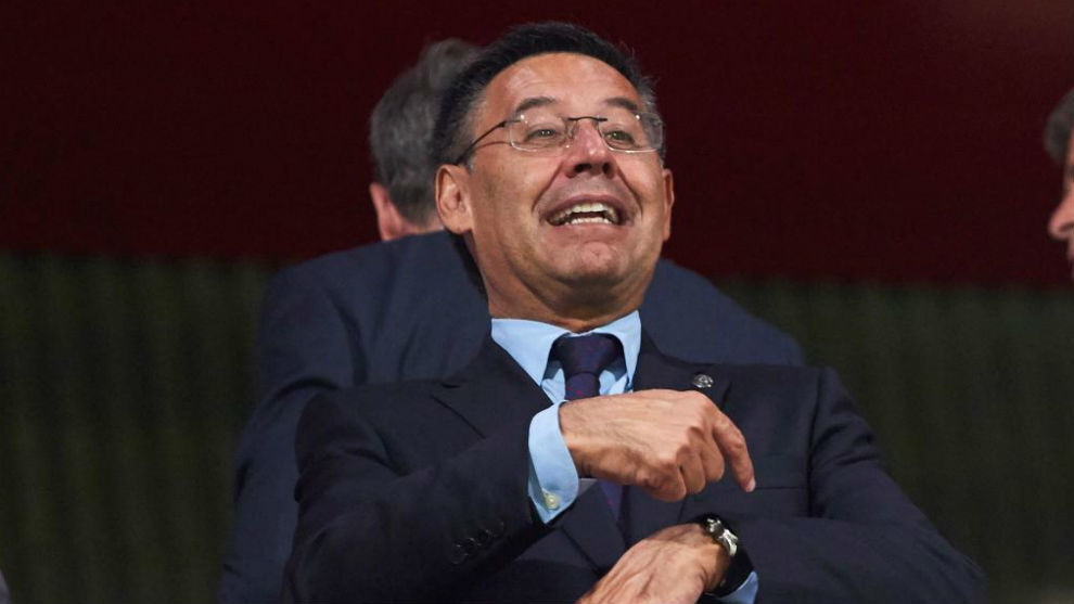 Với việc chân sút người Uruguay đã dần bước sang sườn dốc bên kia sự nghiệp và không còn duy trì được phong độ đỉnh cao, thượng tầng Barca cần phải gấp rút tìm kiếm sự thay thế xứng đáng cho anh ở kỳ chuyển nhượng sắp tới.