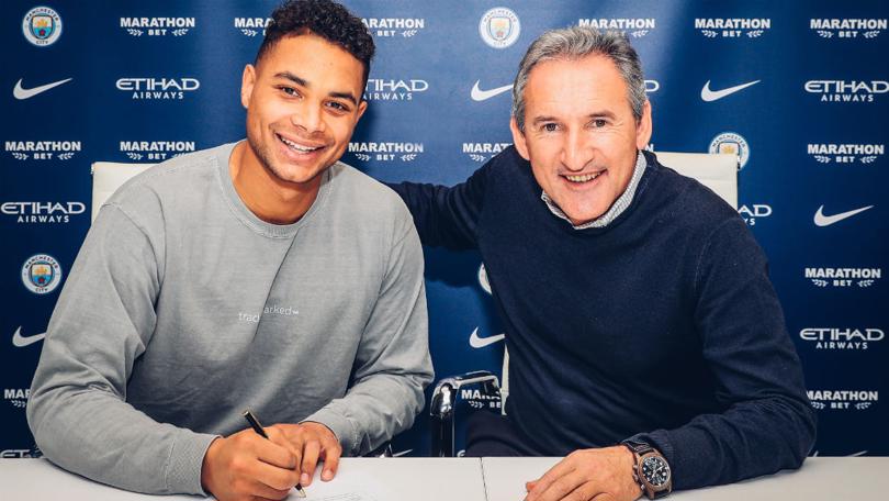 Thủ môn: Zack Steffen. Mùa hè năm 2019, ngôi sao 25 tuổi cập bến Manchester City từ Columbus Crew với mức phí chuyển nhượng 6,82 triệu euro và được đem cho mượn tại Dusseldorf một mùa giải.