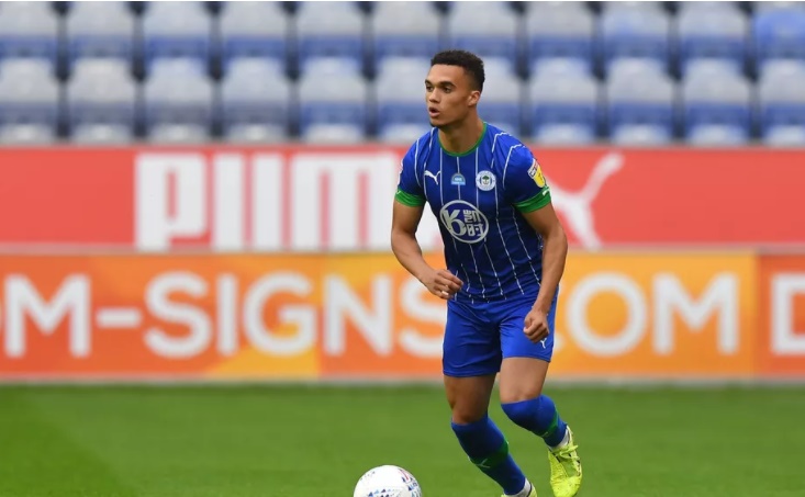 Hậu vệ trái: Antonee Robinson (Fulham). Đầu quân cho tân binh Premier League trong kỳ chuyển nhượng hè năm nay, tuy nhiên cầu thủ 23 tuổi vẫn chưa được sử dụng bất kỳ lần nào ở mặt trận này. Anh chỉ mới ra sân 3 lần ở đấu trường Carabao Cup.