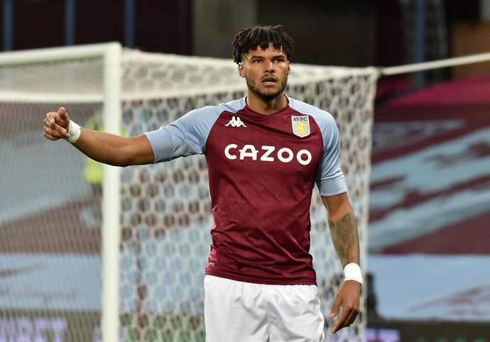 7. Aston Villa. Vào mùa giải năm ngoái, chỉ có Norwich City để thủng lưới nhiều hơn đội chủ sân Villa Park, nhưng những sự bổ sung nhân sự chất lượng cho tuyến ba như Emiliano Martinez hay Matty Cash đã tăng cường sức mạnh phòng ngự đáng kể cho CLB.