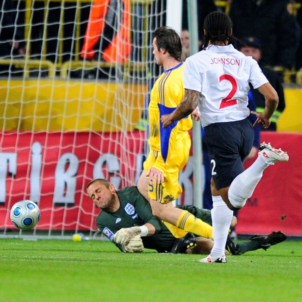 1. Robert Green vs Ukraine (2009) - 14 phút. Sau pha ngáng chân đối thủ trong vòng cấm địa, cựu thủ thành Chelsea đã trở thành ngôi sao tuyển Anh rời sân sớm nhất lịch sử.