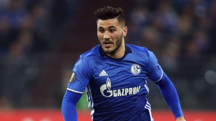 Kolasinac chuyển đến Schalke vào kỳ chuyển nhượng Đông.