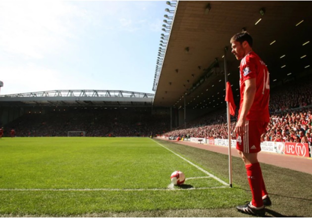 5. Xabi Alonso. Trước khi chuyển đến Real Madrid, tiền vệ tài hoa sinh năm 1981 từng có khoảng thời gian thi đấu thành công trong màu áo Liverpool (từ 2004-2009) và cùng CLB này nâng cao danh hiệu Champions League mùa giải 2004/05.