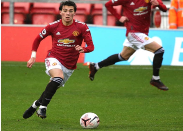 Tân binh bên phía Quỷ đỏ,  Facundo Pellistri dù ra sân ngay từ đầu nhưng không thể tạo ra bất kỳ tác động tích cực nào vào lối chơi chung.  Anh cũng đã có 1 lần đưa bóng vào lưới Chelsea nhưng lại rơi vào tư thế việt vị.