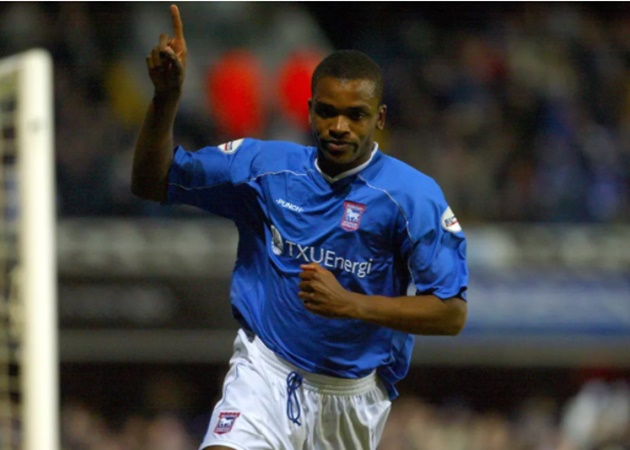 5. Darren Bent (Ipswich). Mùa giải 2001/02, tiền đạo người Anh đã bắt đầu hành trình trở thành chân sút khét tiếng xứ sở sương mù bằng việc lập cú đúp chỉ trong vòng 4 phút (từ phút thứ 1 đến phút thứ 5).