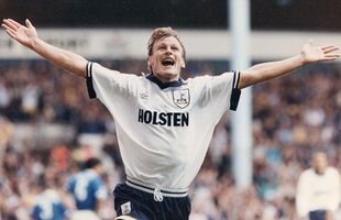 7. Teddy Sheringham (Tottenham Hotspur). Trước khi chuyển đến đầu quân cho Manchester United, huyền thoại sinh năm 1966 từng tạo ấn tượng cực mạnh trong màu áo Spurs bằng việc lập cú đúp cực nhanh (từ phút thứ 6 đến phút thứ 7) vào mùa giải 1993/94.