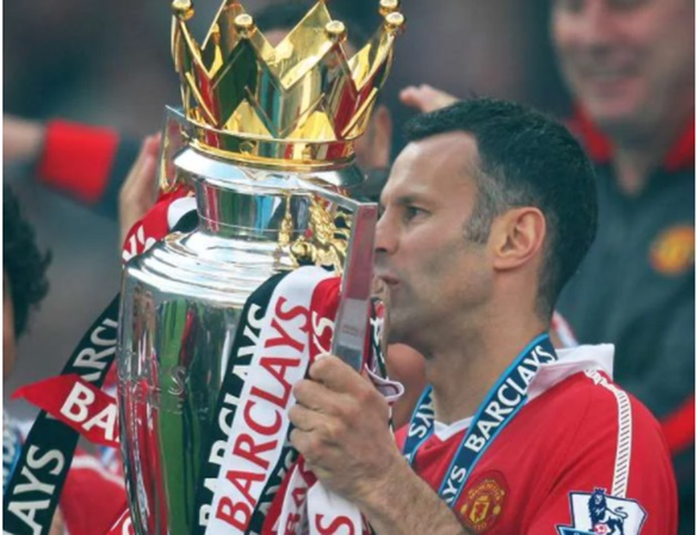 6. Ghi bàn trong hầu hết các mùa giải. Ryan Giggs luôn duy trì phong độ ổn định trong suốt hành trình của ông tại Manchester United. Thống kê chỉ ra rằng, ông luôn ghi bàn trong tất cả mùa giải kể từ 1992/93 đến 2012/13.
