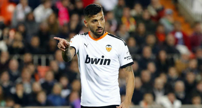 9. Ezequiel Garay. Dù từng đứng trước rất nhiều đồn đoán về việc gia nhập Barcelona, tuy nhiên sau tất cả, trung vệ kỳ cựu người Argentina vẫn đang trong tình trạng thất nghiệp sau khi rời Valencia hồi hè năm ngoái.