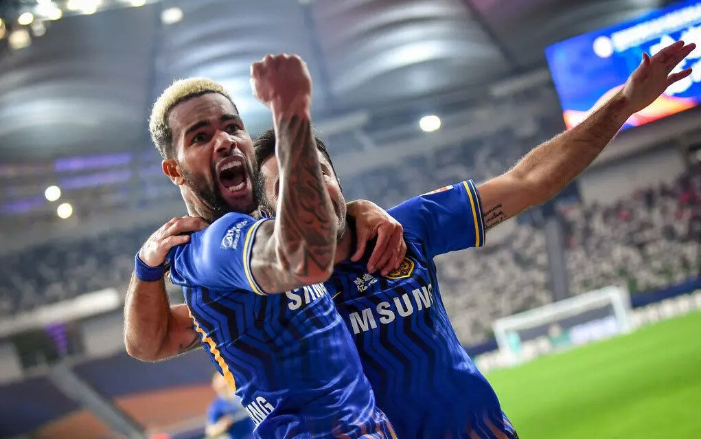 8. Alex Teixeira. Kết thúc hợp đồng với Jiangsu Suning hồi tháng Giêng, cựu tiền đạo Shakhtar Donetsk vẫn chưa thể tìm cho mình một bến đỗ mới.