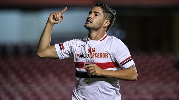 10. Alexandre Pato. Rời Sao Paulo hồi tháng 8 năm ngoái, "Vịt con" Pato đến nay vẫn chưa được bất kỳ đội bóng nào liên hệ.
