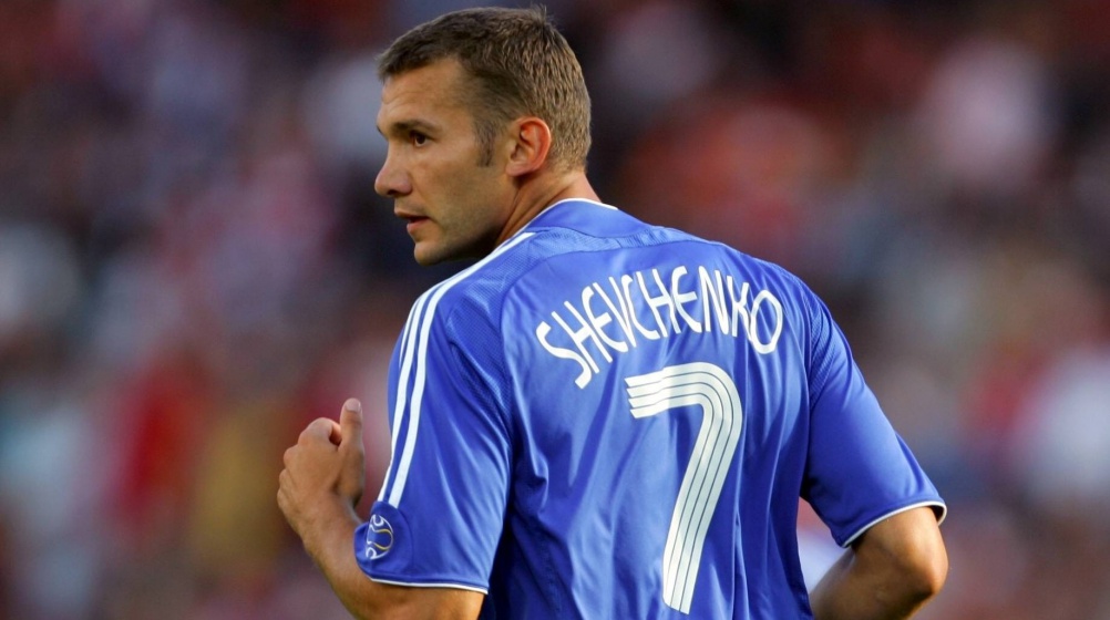 10. Andriy Shevchenko (43,9 triệu euro). Sau một mùa giải cực kỳ thành công cùng AC Milan, kỳ chuyển nhượng hè 2006 "Linh dương Đông Âu" đã chuyển đến đầu quân cho Chelsea. Dù nhận được rất nhiều sự kỳ vọng, song quyết định này đã trở thành bước ngoặt khiến sự nghiệp của ông đi xuống.