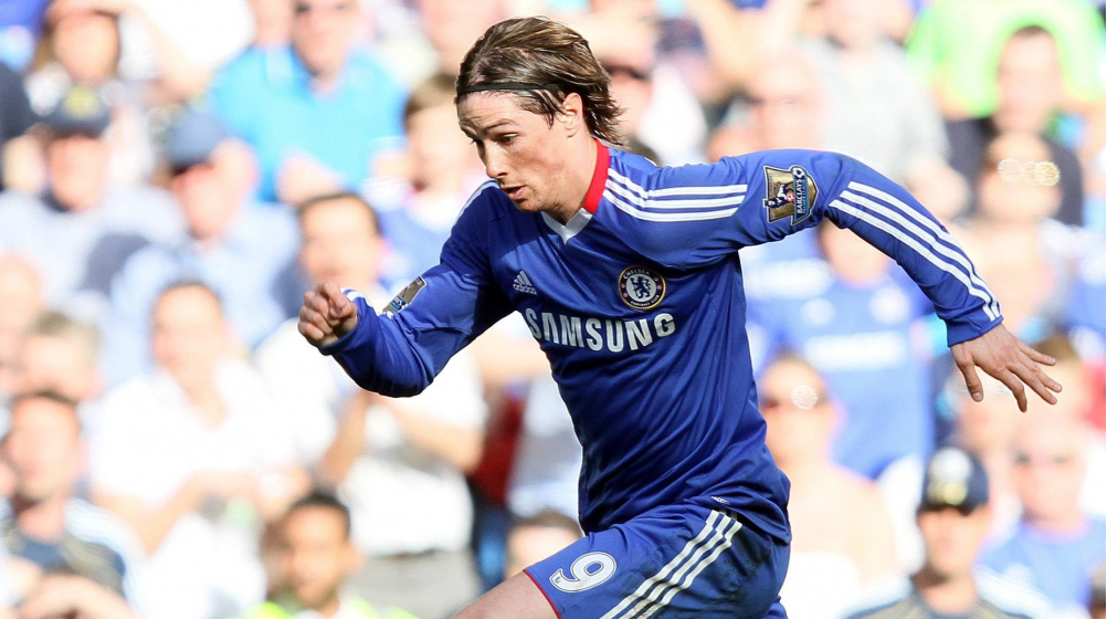 5. Fernando Torres (58,5 triệu euro). Tháng Giêng năm 2010, "El Nino" khiến các fan Liverpool vô cùng ngỡ ngàng khi quyết định chuyển đến Chelsea thi đấu. Tuy nhiên kể từ khi khoác lên mình màu áo xanh thành London, anh chơi cực kỳ mờ nhạt và bắt đầu hành trình lang bạt sang các CLB khác 3 năm sau đó.