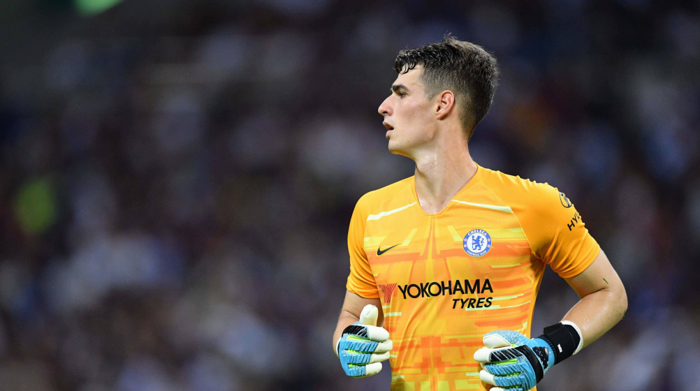 2. Kepa Arrizabalaga (80 triệu euro). Chia tay Courtois, đội chủ sân Stamford Bridge đã bạo chi để chiêu mộ thành công thủ thành người Tây Ban Nha từ Athletic Bilbao. Mặc dù vậy, màn trình diễn của Kepa thực sự khiến các CĐV Chelsea thất vọng, thậm chí vào kỳ chuyển nhượng hè năm ngoái, họ phải mua thêm Mendy để thay thế anh.