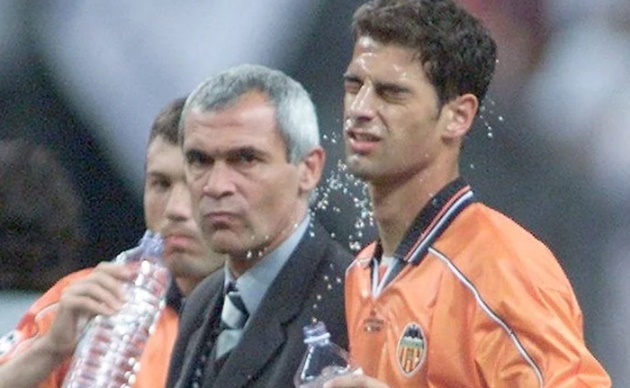 5. Hector Cuper. Vị HLV này cũng thuộc hàng "số nhọ" nhất làng túc cầu khi để thua đến 6 trận chung kết trong sự nghiệp cầm quân.