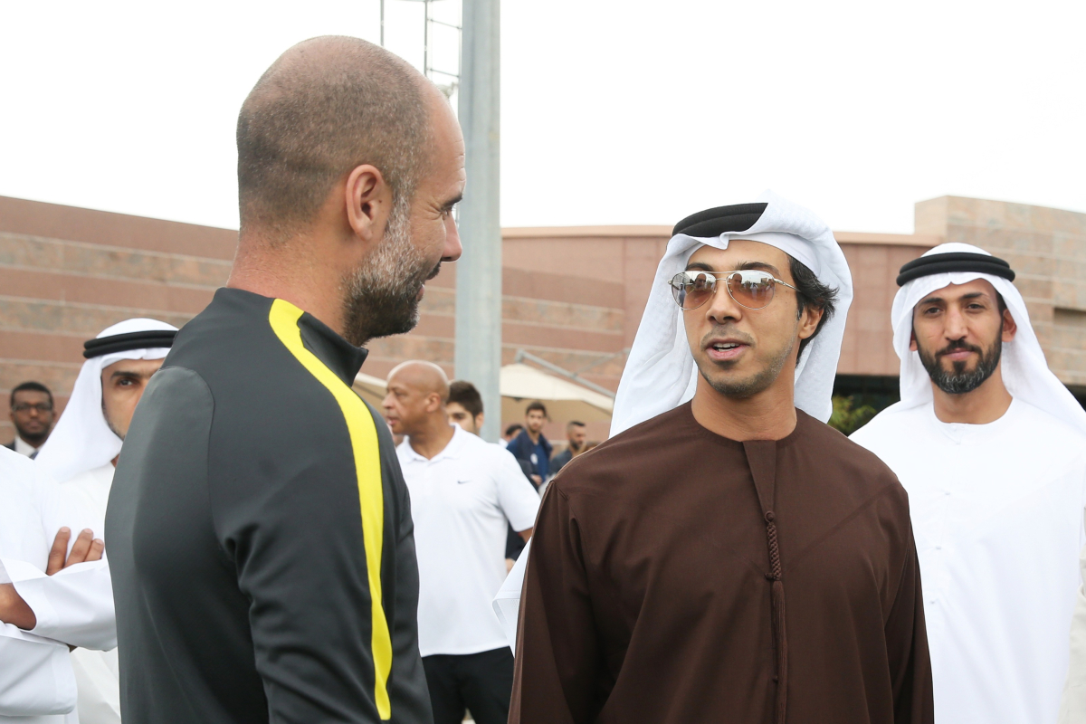 Chủ tịch Man City tài trợ chi phí đi lại cho các CĐV.