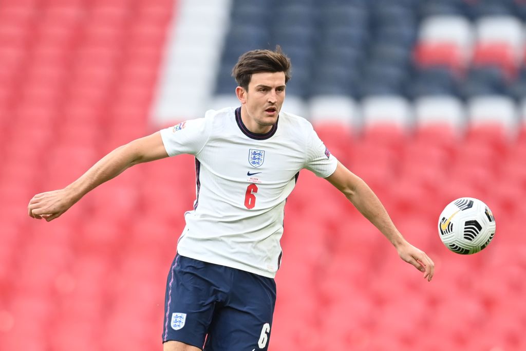 Trung vệ: Harry Maguire (Man Utd - 45 triệu euro). Thủ quân Quỷ đỏ cũng đã thể hiện những màn trình diễn ấn tượng ở mùa giải vừa qua. Việc anh vắng mặt trong những trận đấu gần đây đã khiến hàng phòng ngự Man Utd vô cùng chệch choạc.