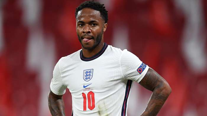 Tiền vệ trái: Raheem Sterling (Anh - 90 triệu euro). Dù đang bị Pep Guardiola thất sủng nhưng mức định giá của Sterling vẫn nằm hàng top thế giới.