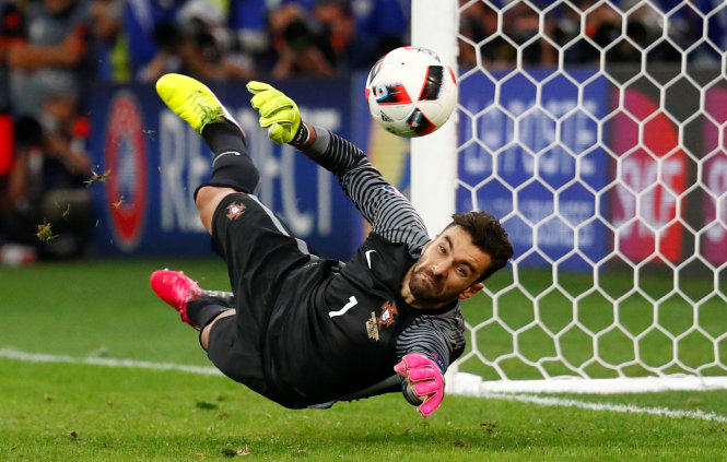Thủ môn:  Rui Patricio (Bồ Đào Nha). Những pha cứu thua ngoạn mục của người nhện sinh năm 1988 đã không ít lần giúp Selecao châu Âu thoát khỏi cảnh ngặt nghèo. Hiện tại, anh đang khoác áo Wolves và vẫn giữ vai trò bắt chính cho CLB này.