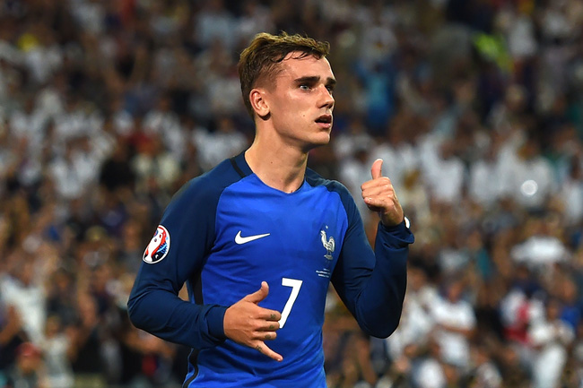 Tiền đạo: Antoine Griezmann (Pháp). Ngôi sao sinh năm 1992 được bình chọn là cầu thủ xuất sắc nhất kỳ EURO 2016. Tuy nhiên thật nghiệt ngã khi anh không thể cùng Pháp lên ngôi vô địch. Năm 2019, Griezmann chia tay Ateltico chuyển đến đầu quân cho Barcelona nhưng vẫn chưa tìm được vinh quang trong màu áo mới.