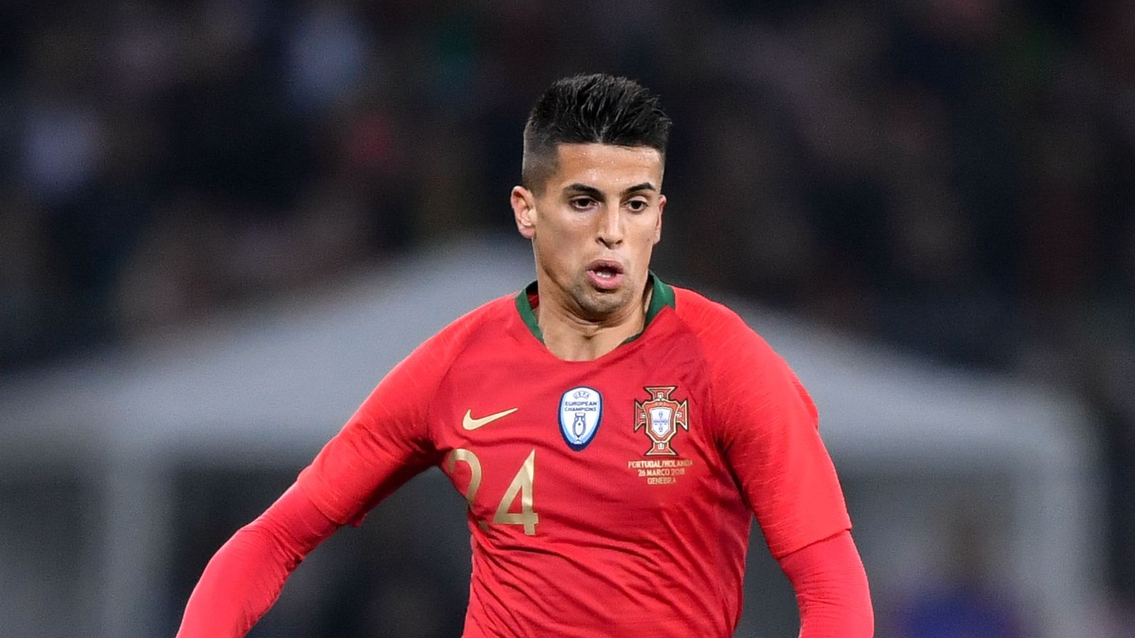 Hậu vệ phải: Joao Cancelo (Manchester City & Bồ Đào Nha) - 7,31. Thời điểm hiện tại, ngôi sao thuộc biên chế Man City đang được đánh giá là một trong những hậu vệ hay nhất thế giới. Vừa qua, anh đã lọt vào đội hình tiêu biểu Premier League.