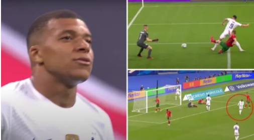 Trong khi các đồng đội chạy đến ăn mừng cùng Giroud, Mbappe thậm chí còn không quay lại nhìn đàn anh và lập tức tiến về phần sân nhà để chuẩn bị cho đợt giao bóng.