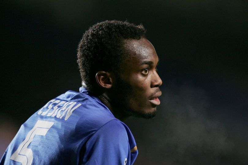 Essien từng được cả Man Utd lẫn Chelsea để mắt đến.