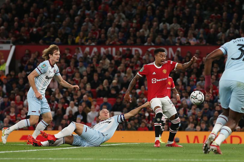 Ảnh bài viết "Lingard đã ăn vạ"