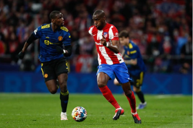 Chính sự hiện diện của cựu sao Valencia đã giúp tuyến giữa Atletico Madrid ngăn chặn hầu hết những đường lên bóng bên phía Man Utd, đặc biệt trong hiệp một. Còn về phần Pogba, có thể nói nhà ĐKVĐ World Cup đã bị Kondogbia "bỏ túi"
