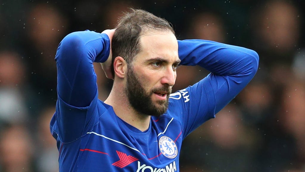 Higuain trong màu áo Chelsea.