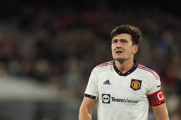 Maguire chịu không ít áp lực từ phía khán đài.