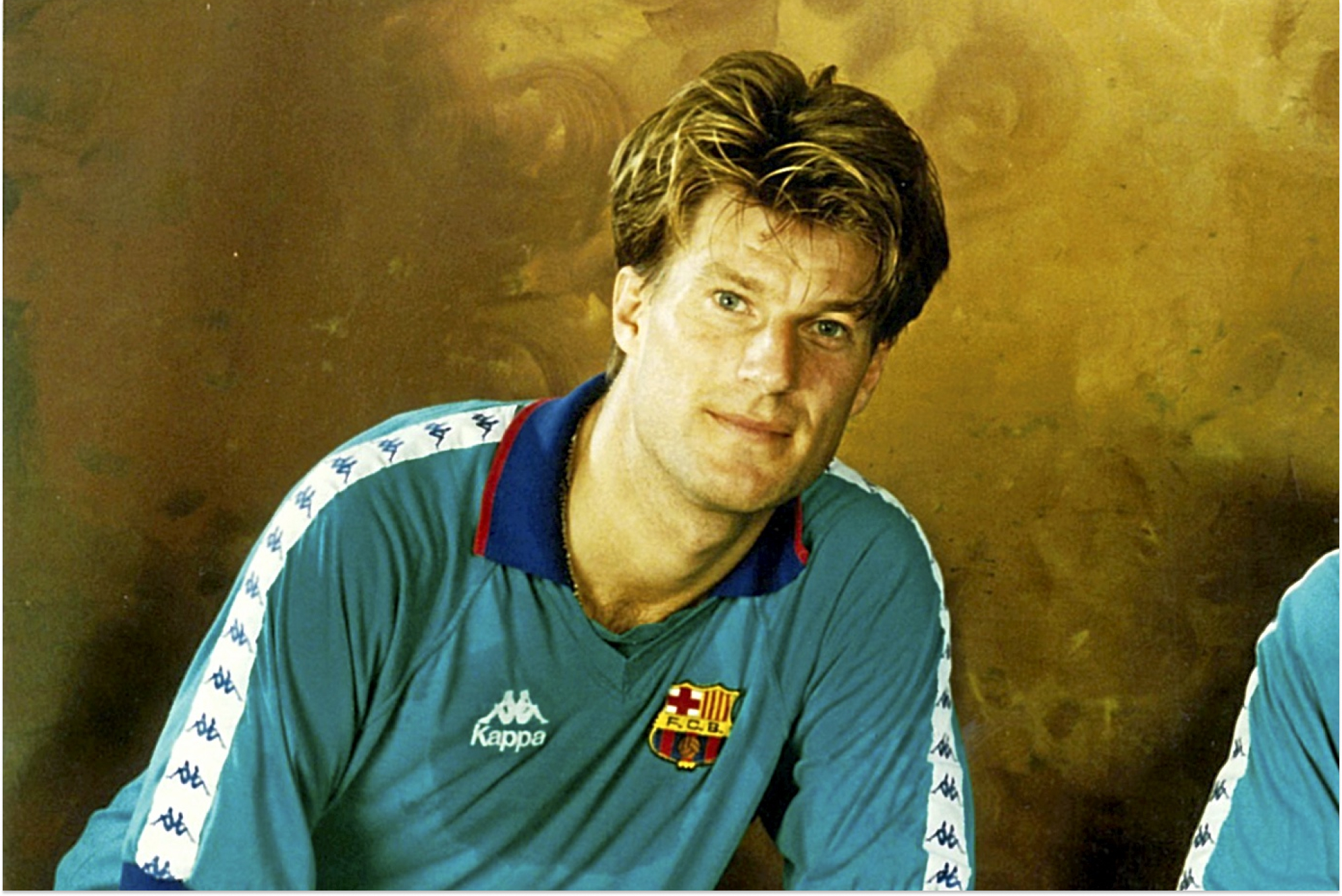 Laudrup trong màu áo Barca.