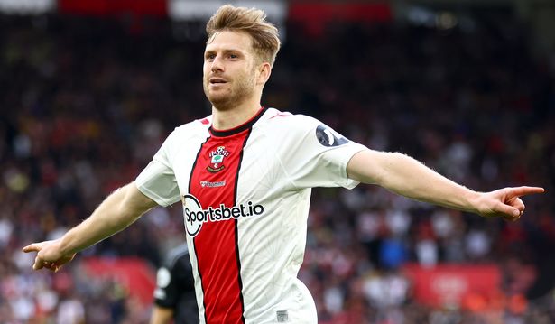 Southampton có được trận hòa quan trọng.