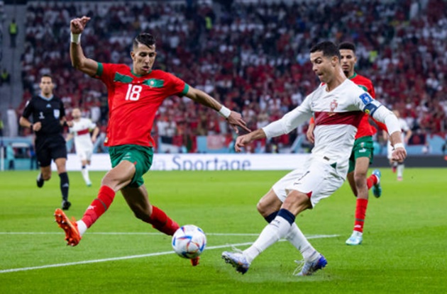 Trung vệ: Jawad El Yamiq (Maroc). Sự khó chịu đến từ số 18 của Maroc đã khiến Selecao châu Âu phải dừng bước ở vòng tứ kết.