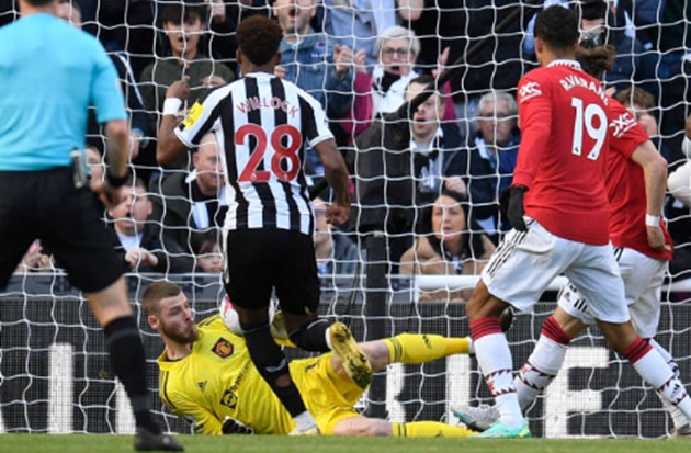 Ngày làm việc vất vả của De Gea.