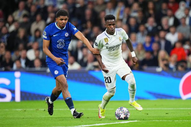 Ngày làm việc vất vả của Fofana.