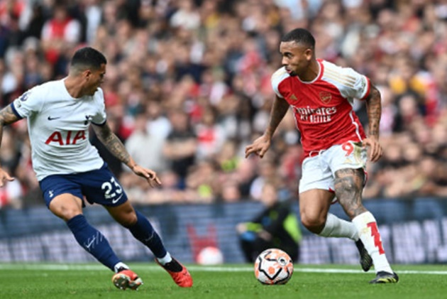 Gabriel Jesus: 6 điểm. Jesus chơi khá tốt ở vai trò tiền đạo trái, tuy nhiên anh cũng bỏ lỡ một vài cơ hội ghi bàn khá rõ rệt.