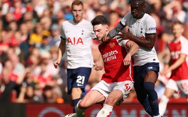 Declan Rice: 5 điểm. Rice bỏ lỡ một pha đánh chặn dẫn đến bàn thắng quân bình tỷ số 1-1 của Son Heung-min. Đây có lẽ là màn trình diễn kém ấn tượng nhất kể từ khi anh đến Emirates. Ngoài ra, cầu thủ người Anh còn dính một chấn thương và chưa rõ mức độ nghiêm trọng.