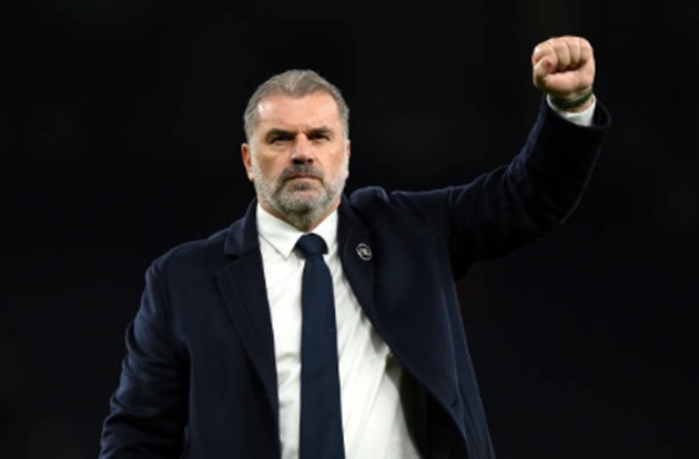 Bên ngoài đường biên, HLV Postecoglou cũng tỏ ra vô cùng phấn khích.