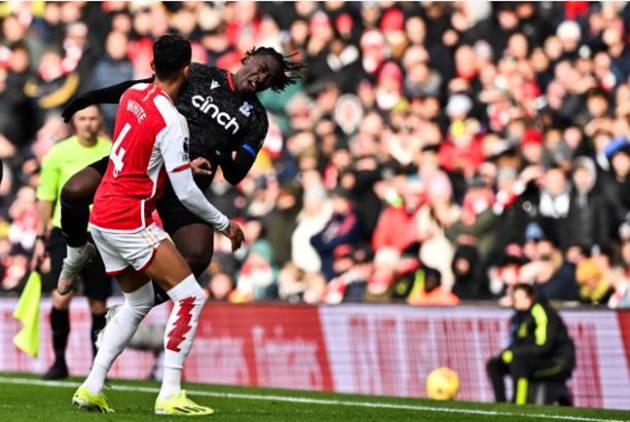 Ben White (6/10). Hậu vệ người Anh có một số đường chuyền sáng nước ở trận đấu vừa rồi.