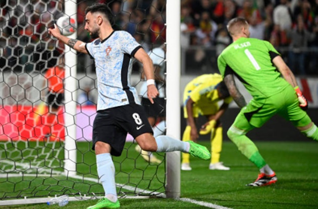 Trước khi hiệp một khép lại, Bruno Fernandes cũng kịp điền tên lên bảng điểm qua đó nâng tỷ số trận đấu lên thành 3-0.