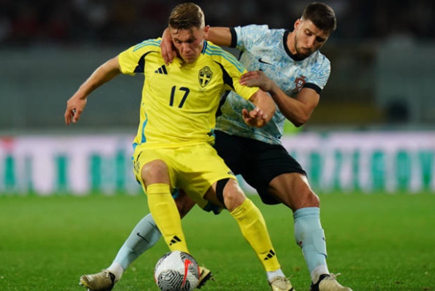 Tiền đạo 25 tuổi đang trở thành mục tiêu hàng đầu của nhiều CLB lớn nhờ vào khả năng đánh hơi bàn thắng tuyệt vời.