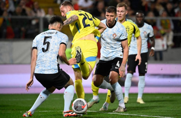 Áp đảo đối phương một cách tuyệt đối, Bồ Đào Nha thi đấu có phần chủ quan. Vì vậy, họ đã bị đối thủ xuyên thủng mành lưới ngay phút thi đấu chính thức cuối cùng.