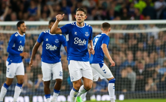 Trung vệ: James Tarkowski. Ngôi sao kỳ cựu người Anh chỉ mới vắng mặt đúng 1 trận kể từ đầu năm. Tarkowski là một trong những cầu thủ chơi ổn định nhất bên phía The Toffees.