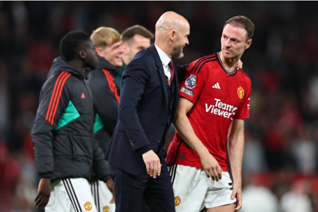 Jonny Evans (6/10): Lão tướng người Bắc Ireland đã hoàn thành tốt nhiệm vụ kiềm tỏa Alexander Isak.