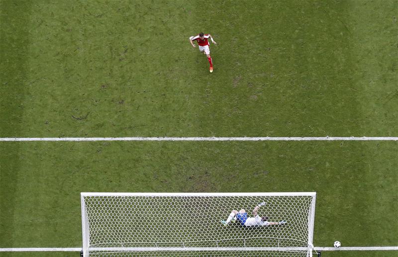 Quả đá hỏng của Dragovic. Ảnh: Internet.