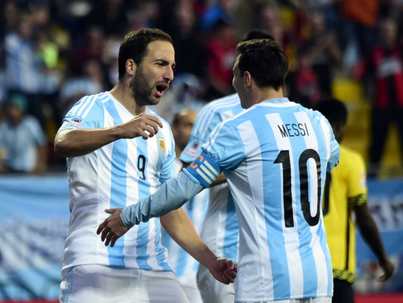 Higuain từ chối cam kết tương lai với Napoli. Ảnh: Internet.