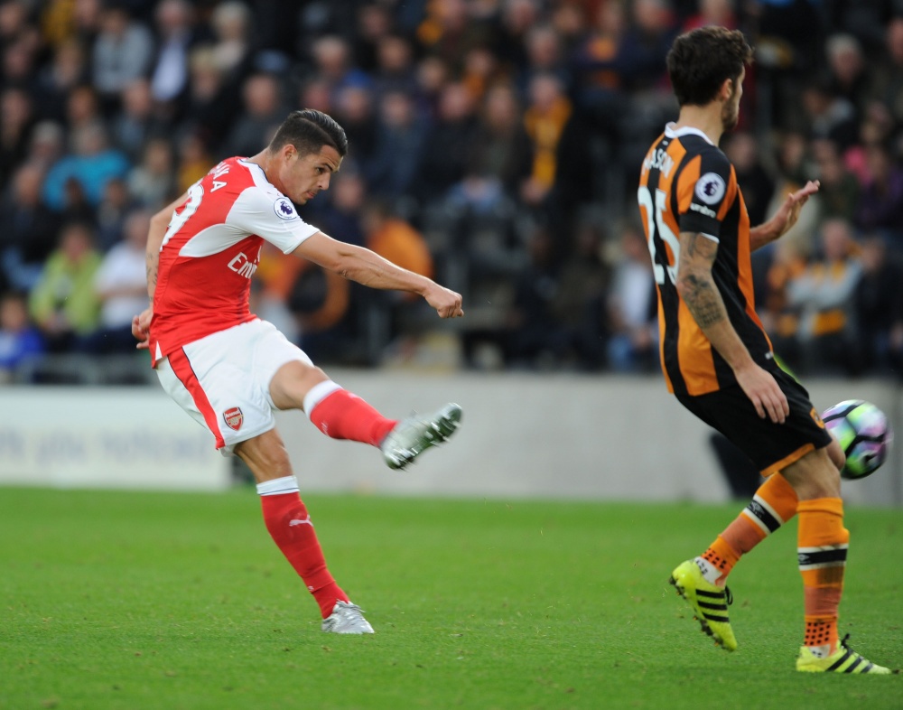 Cú nã đại bác từ khoảng cách phải gần 30m của Granit Xhaka. Ảnh: Internet.