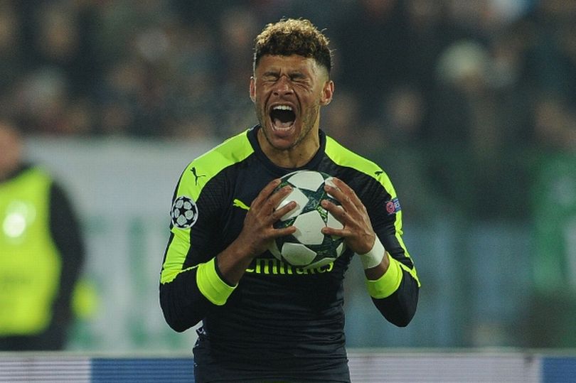 Chamberlain chỉ còn 18 tháng hợp đồng với Arsenal